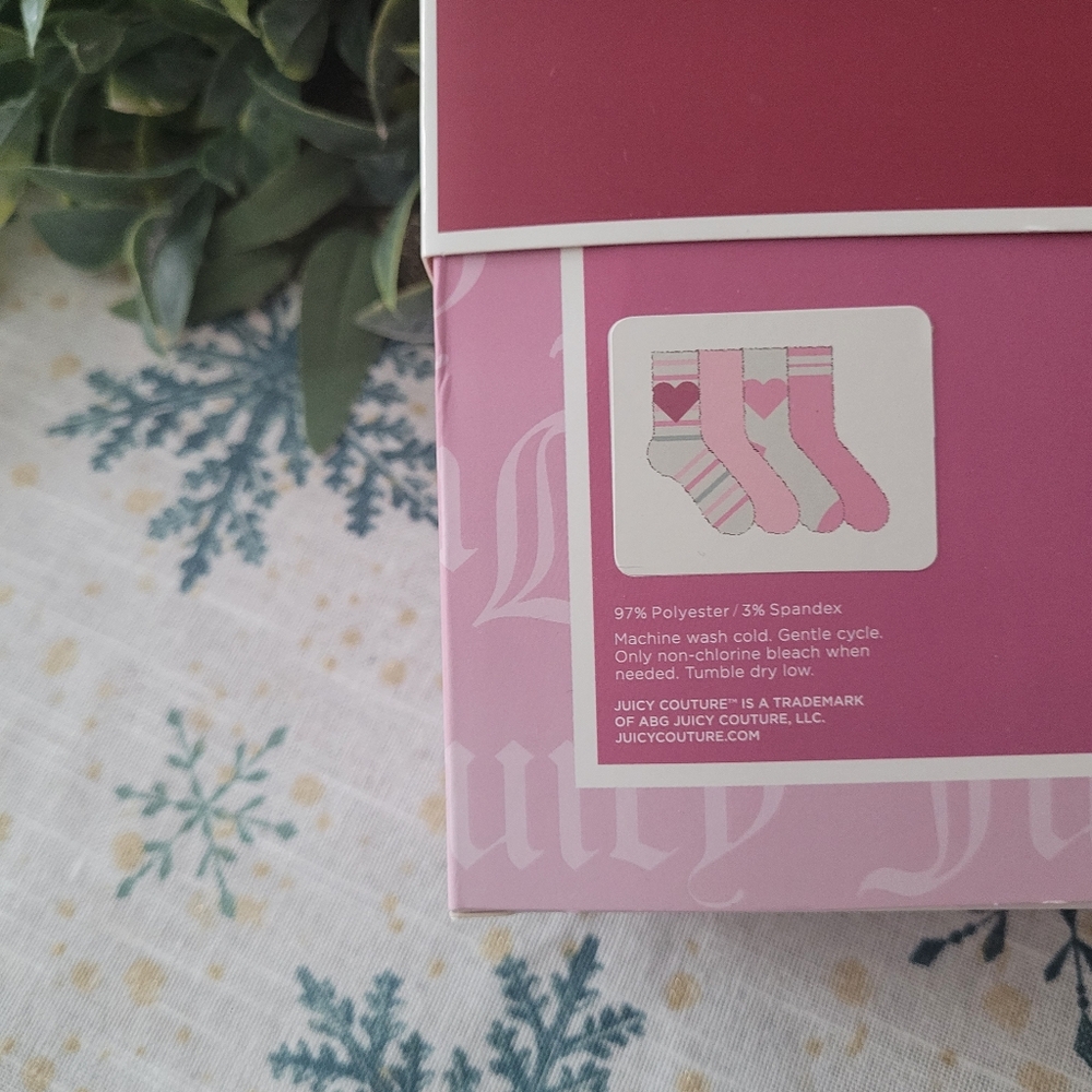 Juicy Couture set of four cozy socks, new - Picture 4 of 5